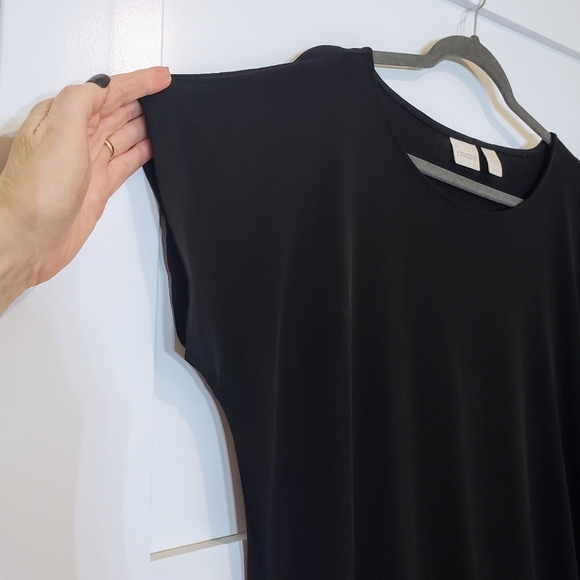 Chico's Side Ruched Black Stretch Tunic Short Sleeve Asymetrical Raw Hem Size 2 - Picture 5 of 13